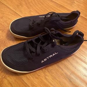 Astral hiking trainers